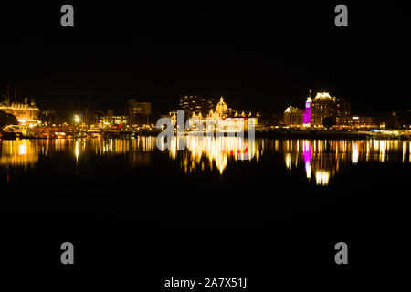 Le luci della città del porto di Victoria, British Columbia, Canada Foto Stock