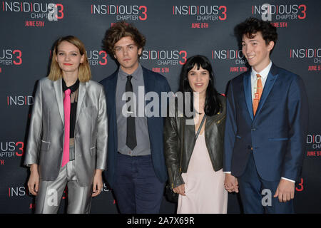 LOS ANGELES, CA - JUUNE 5, 2015: ciliegia Glazerr presso la premiere mondiale di insidiose Capitolo 3 a TCL Chinese Theatre, Hollywood. © 2015 Paul Smith / Featureflash Foto Stock