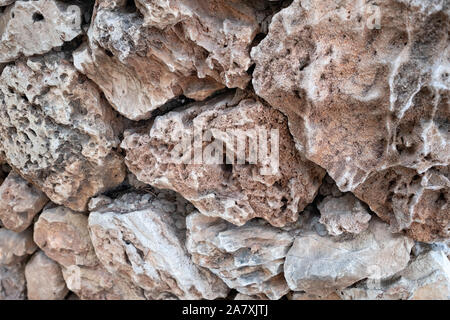 Sfondo di pietre di montagna. Le grandi rocce sulla montagna. La superficie delle pietre. Texture di roccia Foto Stock