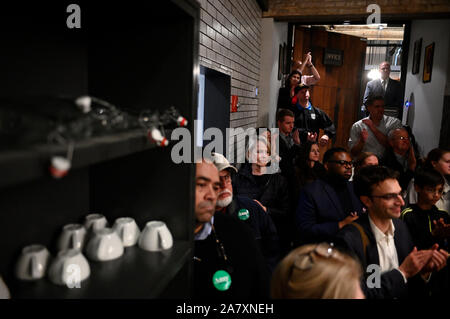 Philadelphia, Pennsylvania, USA. 4 Nov 2019. Presidenziale democratica degli Stati Uniti di speranza Il senatore Amy Klobuchar detiene una campagna evento in Philadelphia, PA il 4 novembre 2019. Credito: OOgImages/Alamy Live News Foto Stock