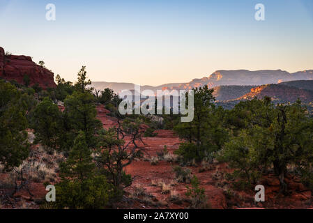 Paesaggio orizzontale scenic vista al tramonto di Sedona dal Bell Rock Trail. Foto Stock