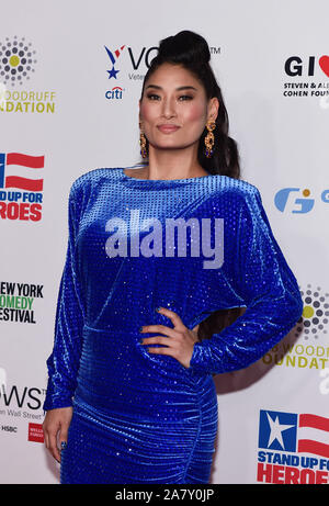 NEW YORK NEW YORK - novembre 04: Chloe fiore assiste il XIII annuale di alzarsi in piedi per gli eroi presso il Teatro di Hulu al Madison Square Garden a Novembre 04, 2019 a New York City. Foto: Jeremy Smith/imageSPACE/MediaPunch Credito: MediaPunch Inc/Alamy Live News Foto Stock