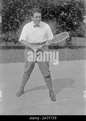 Fotografia mostra Irish American tenor cantante John McCormack (1884-1945) giocando a tennis Foto Stock