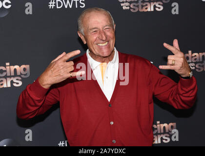 November 4, 2019, Los Angeles, California, USA: Giudice Len Goodman assiste Ballando con le stelle - 2019 top 6 finalista evento. (Credito Immagine: © Billy Bennight/ZUMA filo) Foto Stock