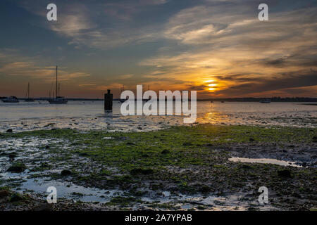 Hamworthy Poole Dorset Inghilterra bellissimo tramonto sul porto di Poole visto dal Molo Star, Hamworthy Foto Stock