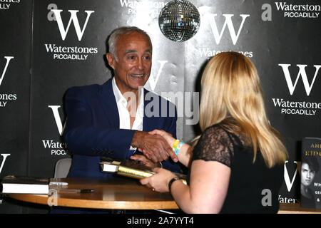 La Andrew Ridgeley libro firma a Waterstones Piccadilly offre: Andrew Ridgeley dove: Londra, Regno Unito quando: 05 Ott 2019 Credit: Mario Mitsis/WENN.com Foto Stock