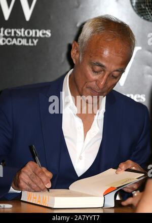 La Andrew Ridgeley libro firma a Waterstones Piccadilly offre: Andrew Ridgeley dove: Londra, Regno Unito quando: 05 Ott 2019 Credit: Mario Mitsis/WENN.com Foto Stock