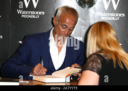 La Andrew Ridgeley libro firma a Waterstones Piccadilly offre: Andrew Ridgeley dove: Londra, Regno Unito quando: 05 Ott 2019 Credit: Mario Mitsis/WENN.com Foto Stock