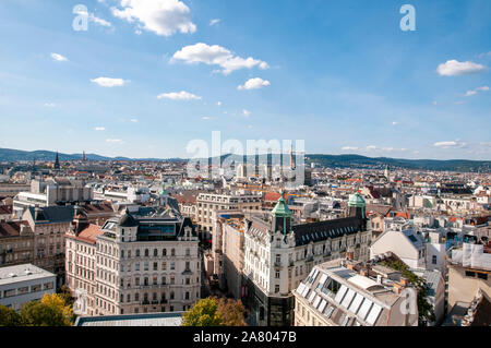 Paesaggio urbano di Vienna dalla parte superiore dell'Acquario, Esterhazy Park, Mariahilf Vienna, Austria Foto Stock