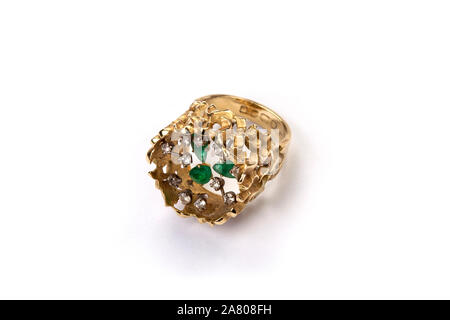 Oro,smeraldi e diamanti anello da John Donald. Foto Stock