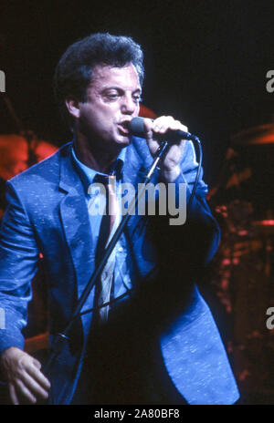Billy Joel in esecuzione al Wembley Arena 8 Giugno 1984 Foto Stock