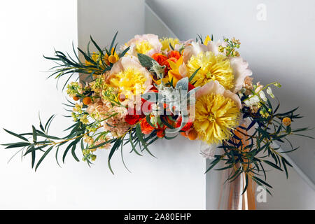 Wedding bouquet di rose, orchidee e peonie Foto Stock