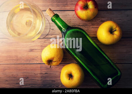 In casa vino di mele o di sidro di mele Foto Stock