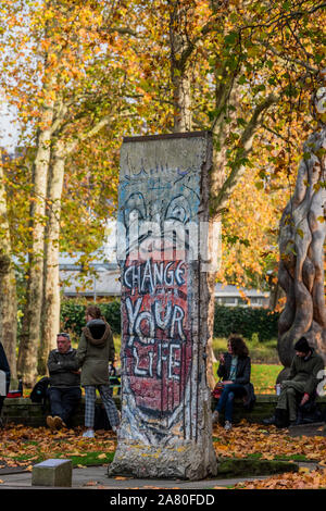 Londra, Regno Unito. 05 Nov, 2019. Un pezzo del muro da indiano, già di proprietà dell'IWM - In anticipo del trentesimo anniversario della caduta del muro di Berlino (9 novembre 1989). Credito: Guy Bell/Alamy Live News Foto Stock