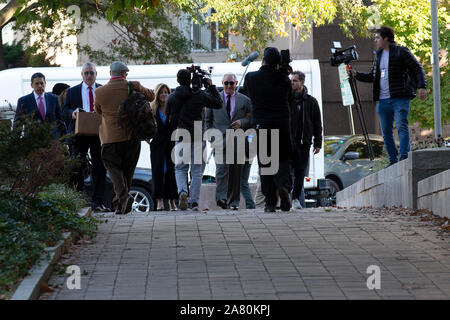 Washington, DC, Stati Uniti d'America. 5 Novembre, 2019. Roger Pietra, ex consigliere della campagna per il Presidente degli Stati Uniti, Trump, arriva alla corte federale a Washington, DC, Stati Uniti, Martedì, 5 novembre 2019. Credito: Stefani Reynolds/CNP | Utilizzo di credito in tutto il mondo: dpa/Alamy Live News Foto Stock