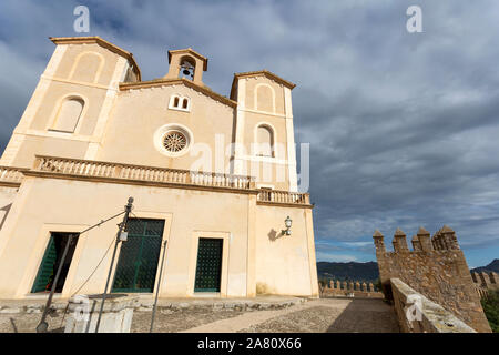 Santuari chiesa de Sant Salvador nella città di Arta presso la costa orientale dell isola delle Baleari Mallorca, Spagna Foto Stock