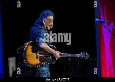 Novembre 4th, 2019 - New York, NY - Stand Up per gli eroi a Madison Square Garden. Fotografata da Robin Takami per il 2019 New York Comedy Festival Foto Stock