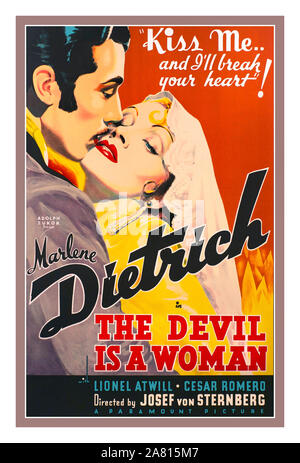 Vintage degli anni trenta Film Poster da protagonista di Marlene Dietrich "Il diavolo è una donna' anche interpretato da Lionel Atwill Cesar Romero e diretto da Josef von Sternberg Marlene Dietrich stelle in il diavolo è una donna, diretto da Josef von Sternberg nel 1935. Foto Stock