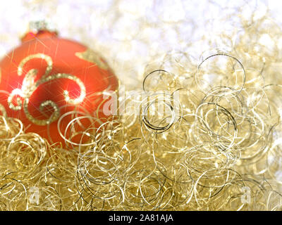 Golden Angel Hair e rosso albero di natale sfera Foto Stock