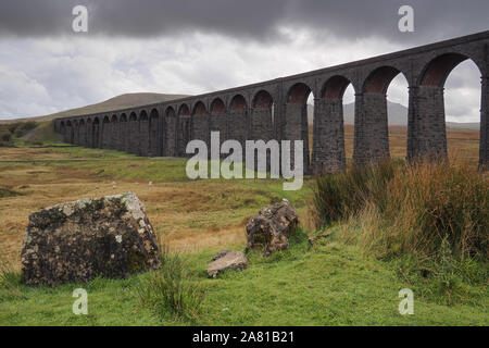 Viadotto Ribblehead o Batty Moss viadotto che trasportano il Settle a Carlisle railway, Yorkshire Dales Foto Stock