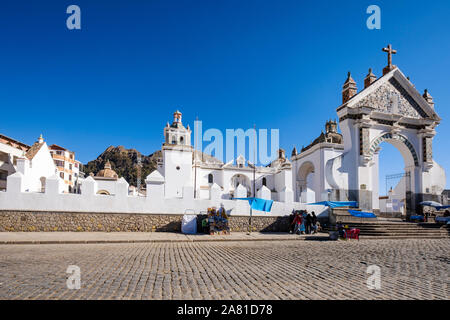 Ingresso principale della Basilica di Nostra Signora di Copacabana, Bolivia Foto Stock