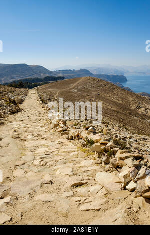 Vista panoramica di modo sulla comunità Challa nel lato nord dell' isola del sole nel Lago Titicaca, Bolivia Foto Stock