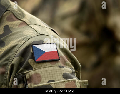 Bandiera della Repubblica ceca in uniforme militare. Esercito, truppe militari. Collage. Foto Stock