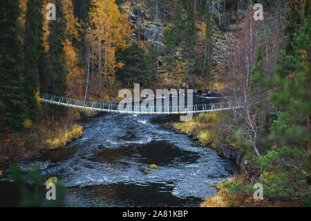 Vista autunnale di Oulanka Parco Nazionale di paesaggio, durante le escursioni, un Finnish National Park in Pohjois-pohjanmaa e Lapponia regioni della Finlandia Foto Stock