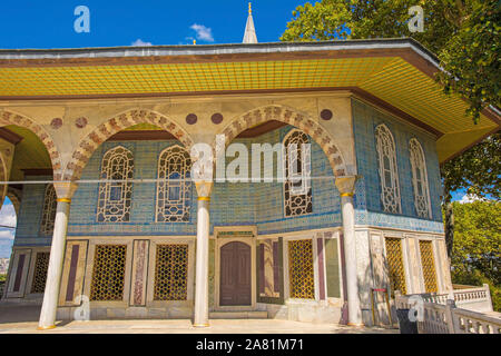 La parte esterna del chiosco di Baghdad nel palazzo Topkapi, Istanbul. Foto Stock