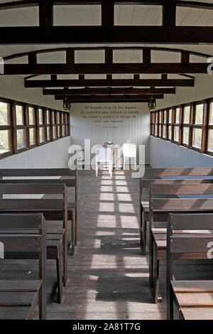 El Pedral lodge, vicino a Puerto Madryn , Chubut Provincia, Patagonia, Argentina. Santuario del pinguino globale della società. Treno di trasporto. Foto Stock