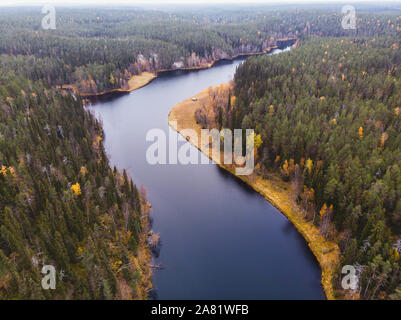 Vista autunnale di Oulanka Parco Nazionale di paesaggio, durante le escursioni, un Finnish National Park in Pohjois-pohjanmaa e Lapponia regioni della Finlandia Foto Stock