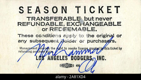 Autografo di pugilato grande Muhammad Ali di un ticket stub da una Los Angeles Dodger baseball gioco circa 1960s. Foto Stock