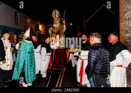Lewes, Regno Unito. 5 novembre 2019. Notte dei falò (Guy Fawkes) celebrazioni. Lewes, Sussex, Regno Unito. Credito: Concedere Rooney/Alamy Live News Foto Stock