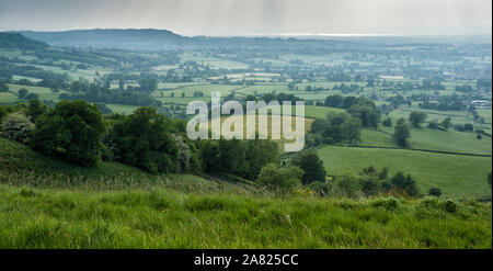 Uley - Vista sulla collina Downham visto dal Uley Bury, Cotswold valori erratici vicino a Dursley, Gloucestershire - Inghilterra Foto Stock