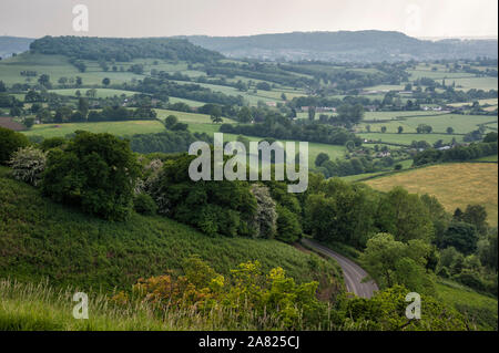 Uley - Vista sulla collina Downham visto dal Uley Bury, Cotswold valori erratici vicino a Dursley, Gloucestershire - Inghilterra Foto Stock