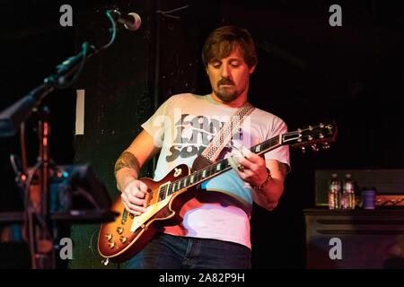 Ottobre 7, 2019, Washington D.C, U.S: STURGILL SIMPSON esegue al Gatto nero a Washington D.C. (Credito Immagine: © Kyle Gustafson/ZUMA filo) Foto Stock