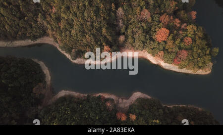 Huangshan. 6 Nov, 2019. Foto aerea adottate il 9 novembre 6, 2019 mostra una vista del lago Taiping punto panoramico nella città di Huangshan, est cinese della provincia di Anhui. Credito: Zhang Duan/Xinhua/Alamy Live News Foto Stock