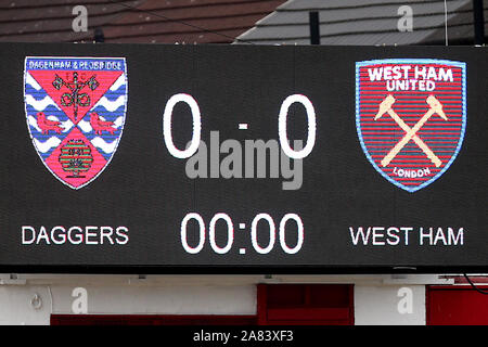 Il quadro di valutazione in anticipo di Dagenham & Redbridge vs West Ham United U23, amichevole di calcio al Chigwell costruzione Stadium il 26 Luglio 2019 Foto Stock