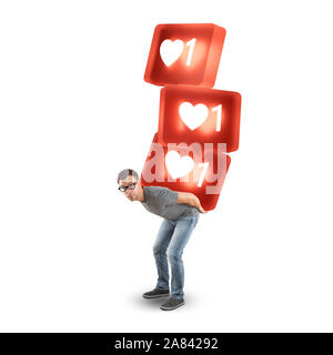 Uomo che porta una pila di grandi social media come simboli - isolato su bianco Foto Stock