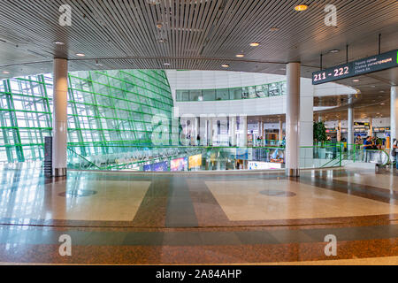 Nur-Sultan Nazarbayev ASTANA Aeroporto internazionale vista interna della Sala Partenze Primo Piano Foto Stock