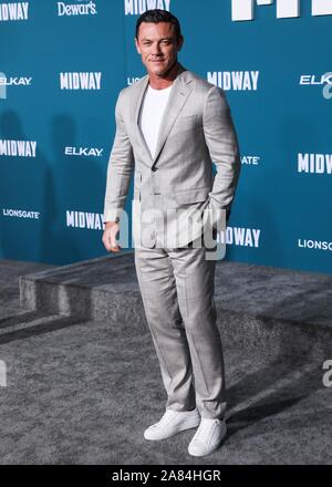 Westwood, Stati Uniti. 05 Nov, 2019. WESTWOOD, Los Angeles, California, Stati Uniti d'America - 05 novembre: Attore Luke Evans arriva a Los Angeles prima di Lionsgate's 'Midway' tenuto presso il Regency Village Theatre il 5 novembre 2019 a Westwood, Los Angeles, California, Stati Uniti. (Foto di David Acosta/Image Press Agency) Credito: Image Press Agency/Alamy Live News Foto Stock