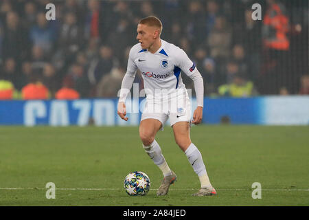 5 novembre 2019, Anfield, Liverpool, in Inghilterra; la UEFA Champions League, Liverpool v KRC Genk : Casper De Norre (2) di KRC Genk Credito: Mark Cosgrove/news immagini Foto Stock