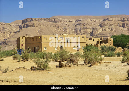 Kasbah, il vinatge casa in montagna a Wadi Hadhramaut, Yemen Foto Stock