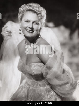 Marika Rökk, deutsch östereichische Schauspielerin, Sängerin und Tänzerin, Deutschland 1950er Jahre. Il tedesco Austrian attrice, cantante e ballerino Marika Roekk, Germania degli anni cinquanta. Foto Stock