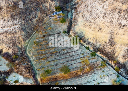 Elevetad vista sul campo nella Valle di Goreme in Cappadocia, Anatolia, Turchia. Foto Stock