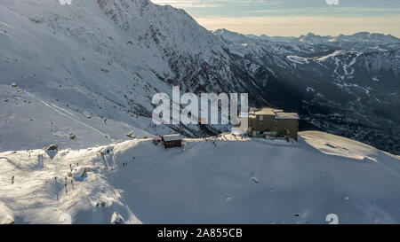 Antenna fuco vista della Funivia staion sulla Aiguille du plan, Mont Blanc, Le Alpi Francesi Foto Stock