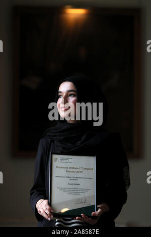 RCSI studente di medicina Suaad Alshleh che è stato presentato con il inaugral Professor William C Campbell borsa di studio presso il Royal College of Surgeons Irlanda a Dublino. Foto Stock