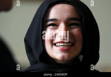 RCSI studente di medicina Suaad Alshleh che è stato presentato con il inaugral Professor William C Campbell borsa di studio presso il Royal College of Surgeons Irlanda a Dublino. Foto Stock