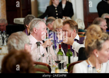 John McEntee & James Pembroke al oldie pranzo letterario; 05/11/19 Foto Stock