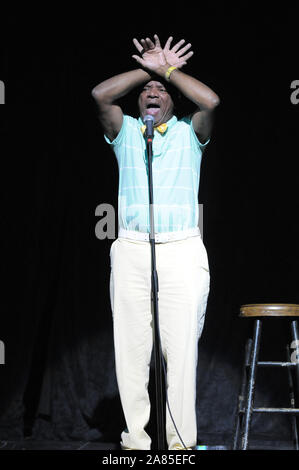 MIAMI BEACH, FL - 24 Maggio:/attore comico John Witherspoon suona dal vivo durante la Seconda commedia annuale Fest a James L Knight Center Miami, Florida domenica 24 maggio, 2009 persone: John Witherspoon Credito: tempeste Media Group/Alamy Live News Foto Stock